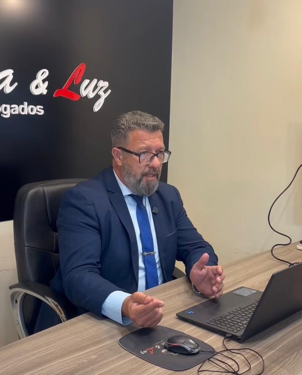 Dr. Adriano Oliveira da Luz, advogado em Cachoeirinha/RS, no escritório Oliveira & Luz